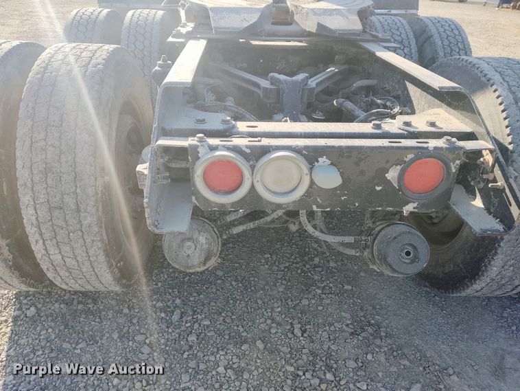 image for item DE6883 1999 Kenworth W900 semi truck