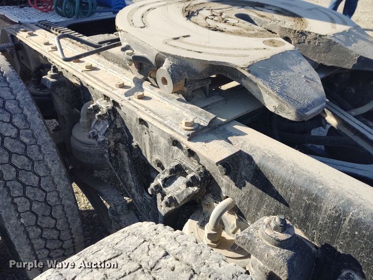 image for item DE6883 1999 Kenworth W900 semi truck