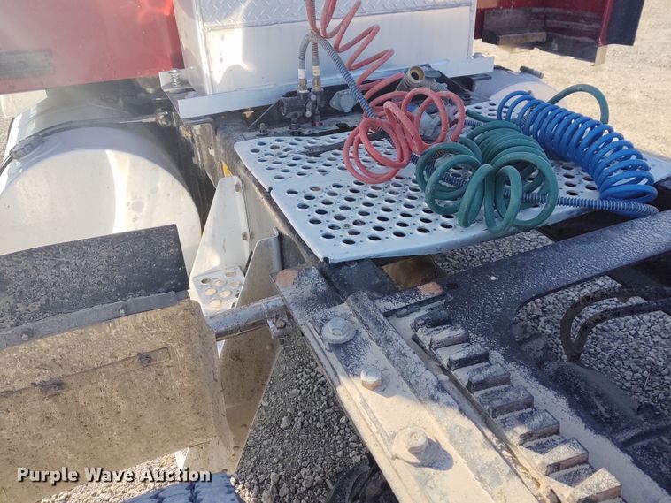 image for item DE6883 1999 Kenworth W900 semi truck