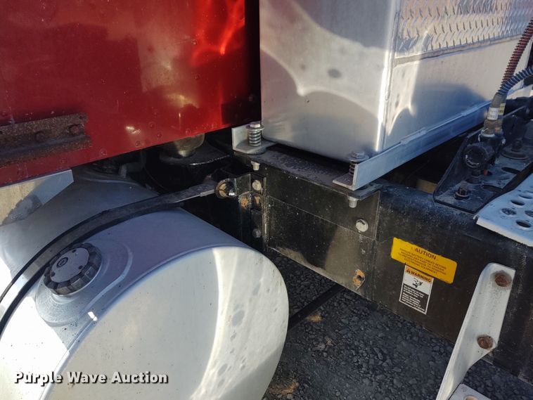 image for item DE6883 1999 Kenworth W900 semi truck