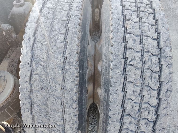 image for item DE6883 1999 Kenworth W900 semi truck