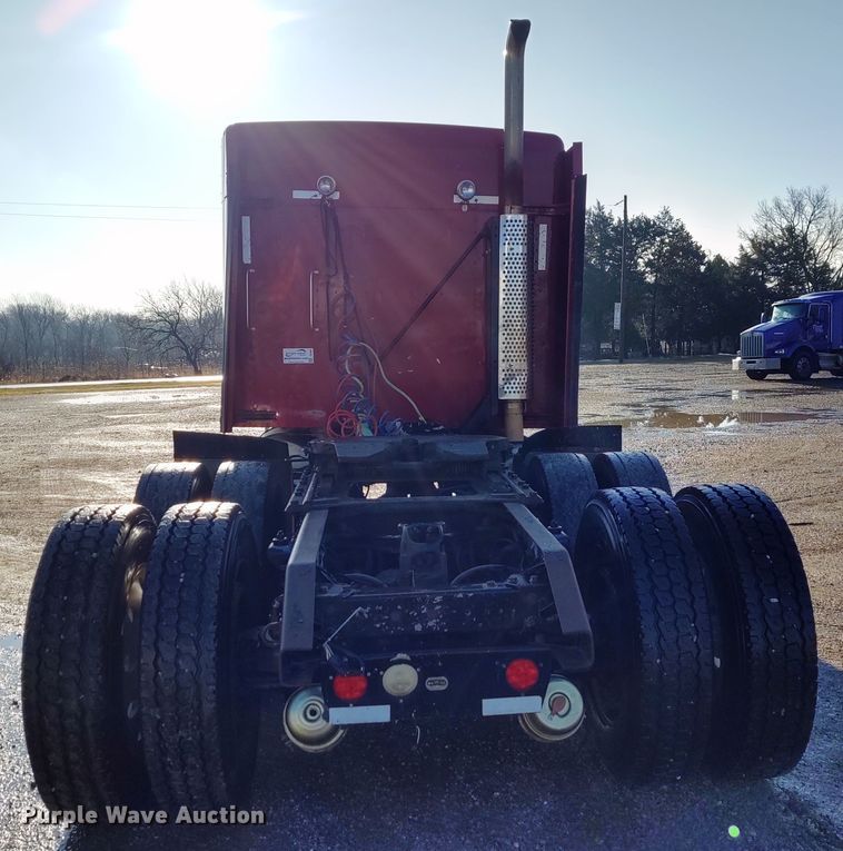 image for item DE6902 2003 Kenworth T800 semi truck