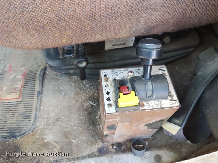 image for item DE6902 2003 Kenworth T800 semi truck