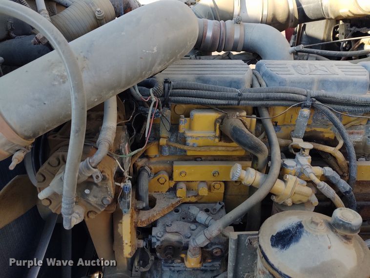 image for item DE6902 2003 Kenworth T800 semi truck