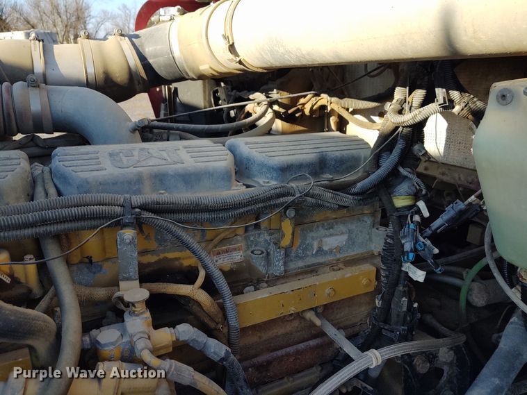 image for item DE6902 2003 Kenworth T800 semi truck