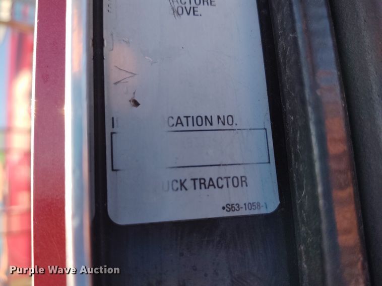 image for item DE6902 2003 Kenworth T800 semi truck