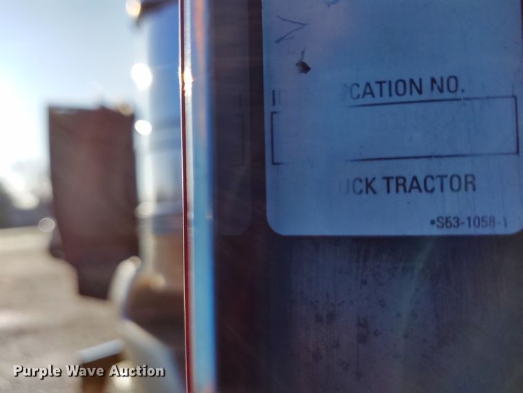 image for item DE6902 2003 Kenworth T800 semi truck