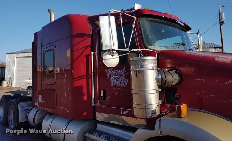image for item DE6902 2003 Kenworth T800 semi truck
