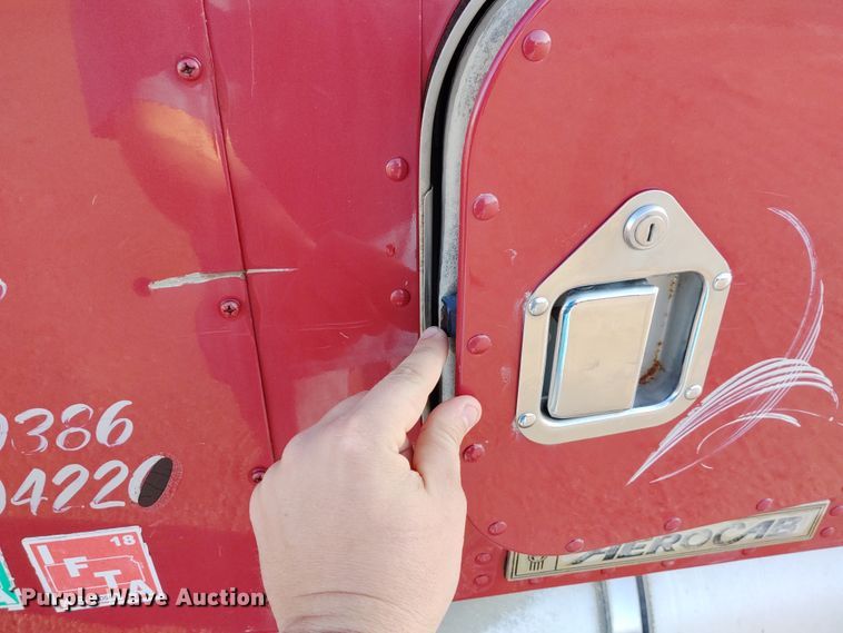 image for item DE6902 2003 Kenworth T800 semi truck