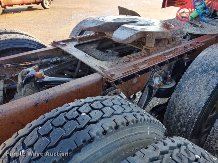 image for item DE6902 2003 Kenworth T800 semi truck