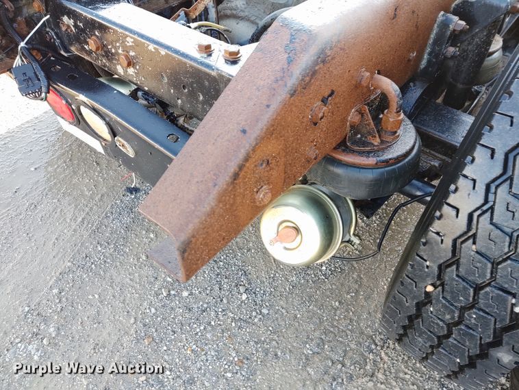 image for item DE6902 2003 Kenworth T800 semi truck