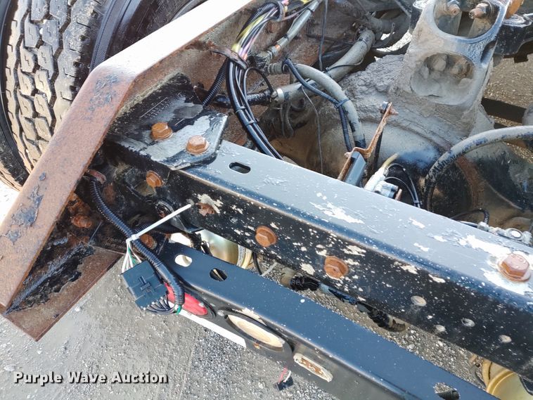 image for item DE6902 2003 Kenworth T800 semi truck