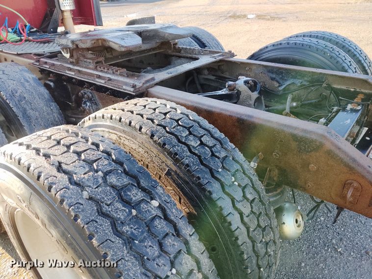 image for item DE6902 2003 Kenworth T800 semi truck