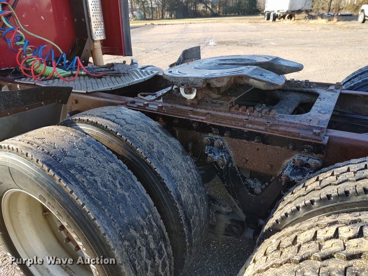 image for item DE6902 2003 Kenworth T800 semi truck