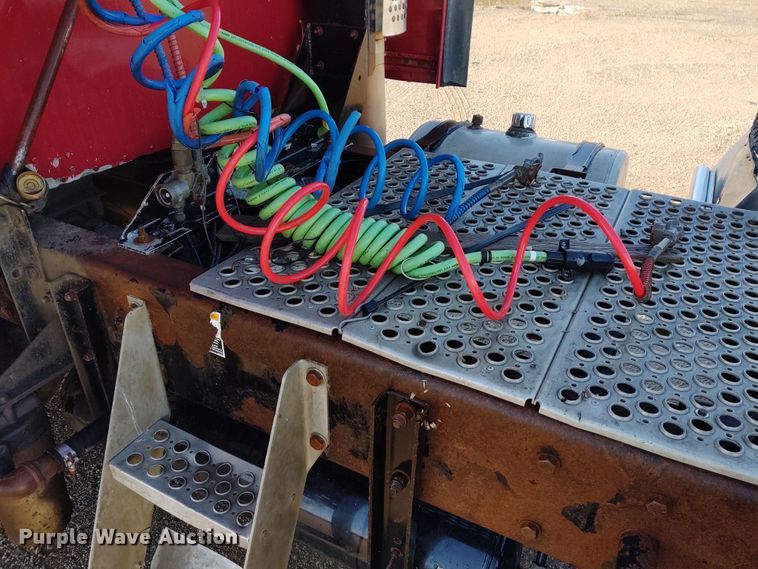 image for item DE6902 2003 Kenworth T800 semi truck