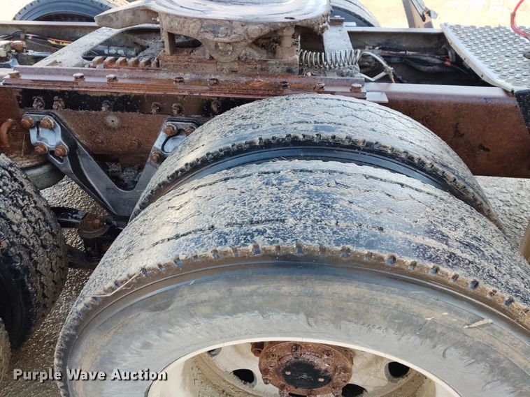 image for item DE6902 2003 Kenworth T800 semi truck