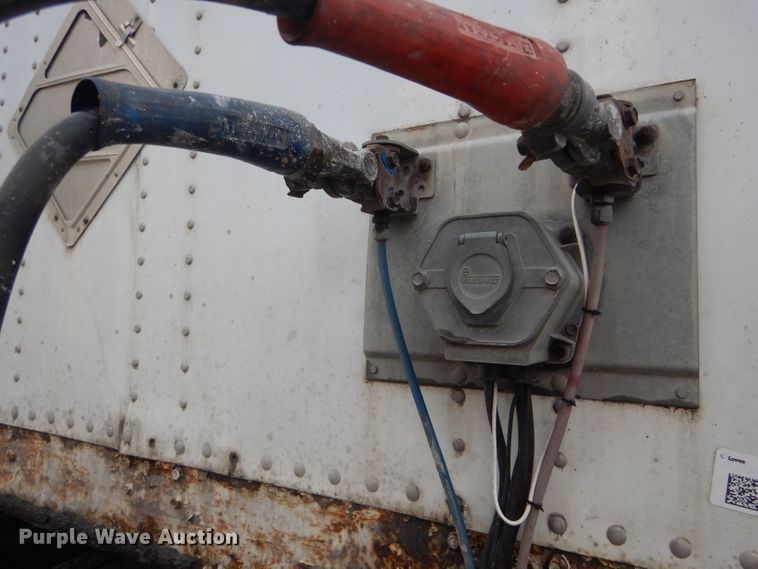 image for item DF3017 2000 Wabash dry van trailer