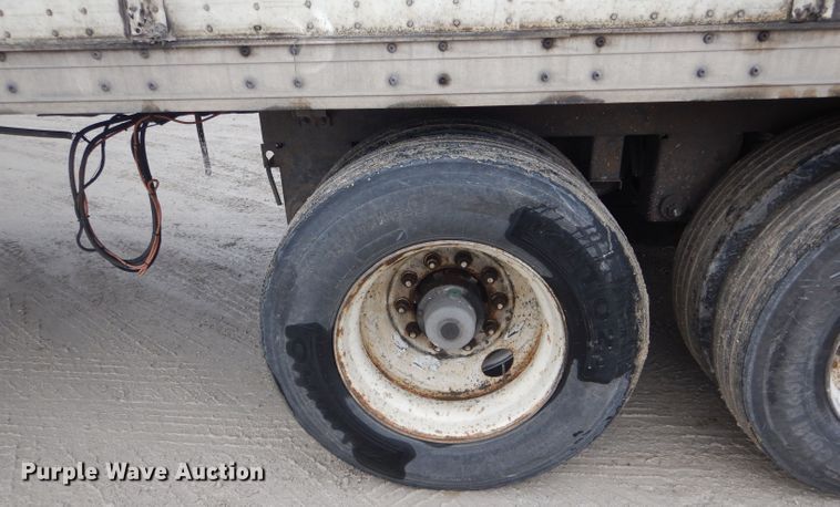 image for item DF3017 2000 Wabash dry van trailer