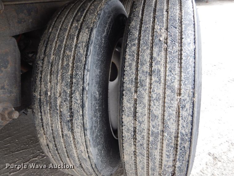 image for item DF3017 2000 Wabash dry van trailer