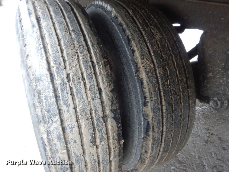 image for item DF3017 2000 Wabash dry van trailer