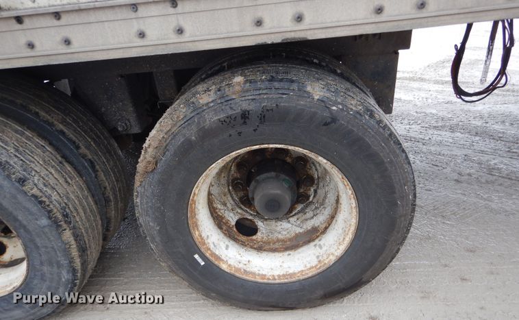 image for item DF3017 2000 Wabash dry van trailer