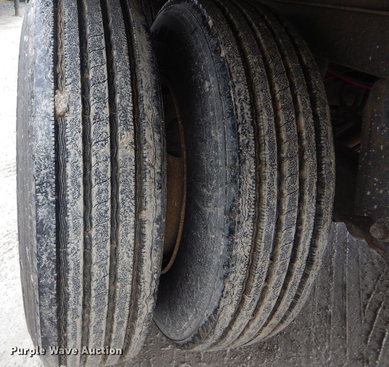 image for item DF3017 2000 Wabash dry van trailer