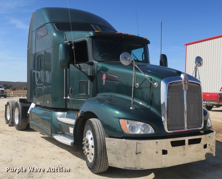 image for item DF5091 2011 Kenworth T660 semi truck