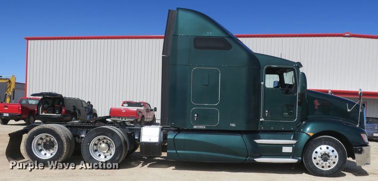 image for item DF5091 2011 Kenworth T660 semi truck