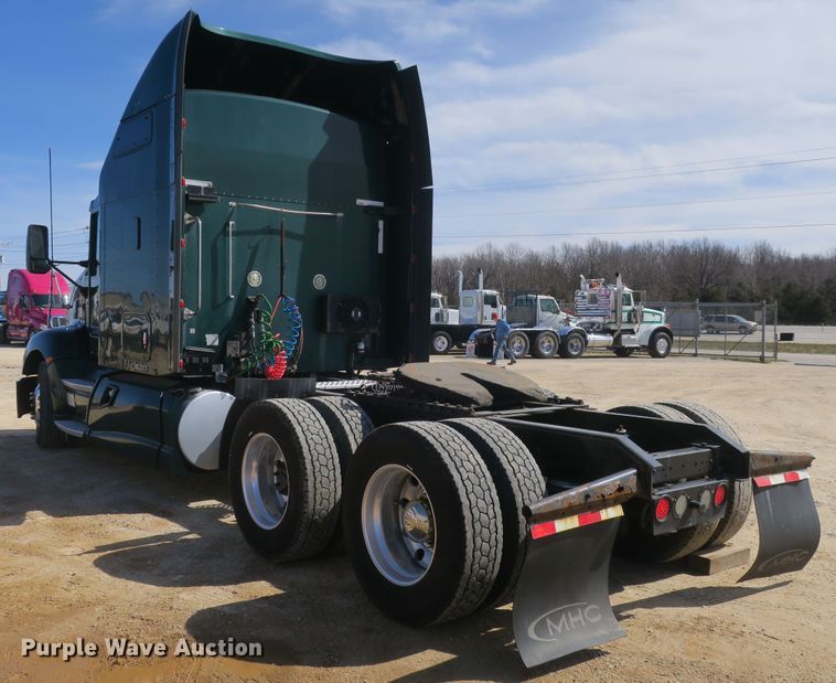 image for item DF5091 2011 Kenworth T660 semi truck
