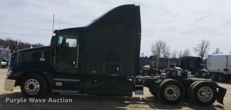 image for item DF5091 2011 Kenworth T660 semi truck