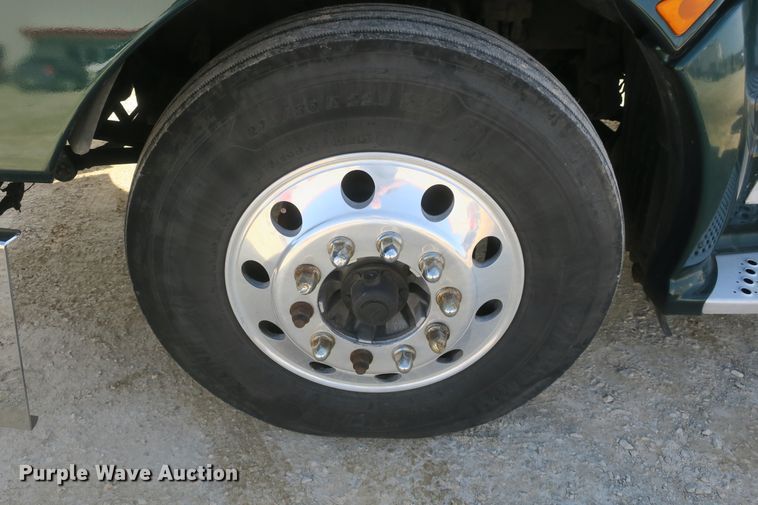 image for item DF5091 2011 Kenworth T660 semi truck