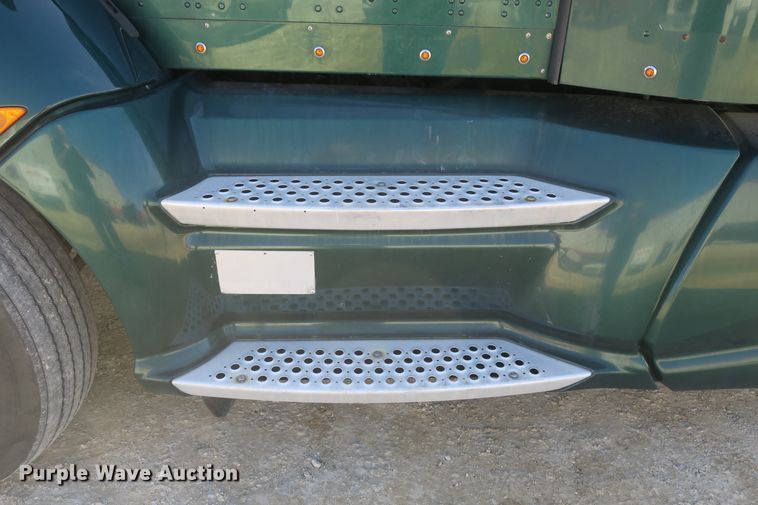 image for item DF5091 2011 Kenworth T660 semi truck