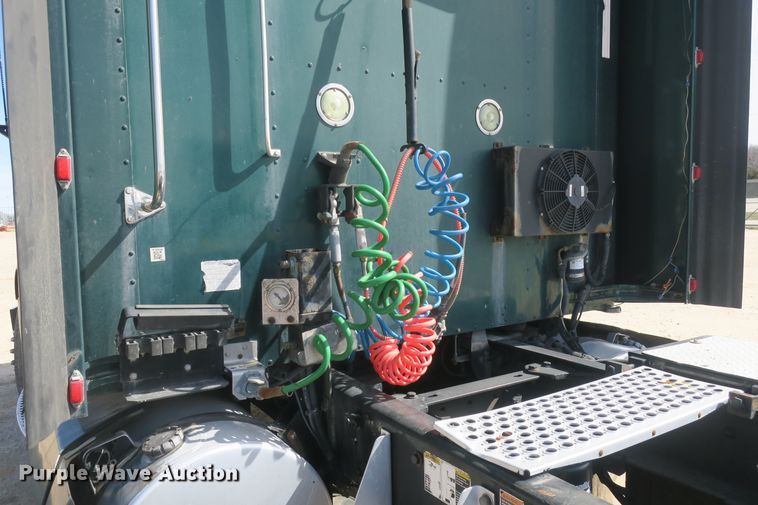 image for item DF5091 2011 Kenworth T660 semi truck