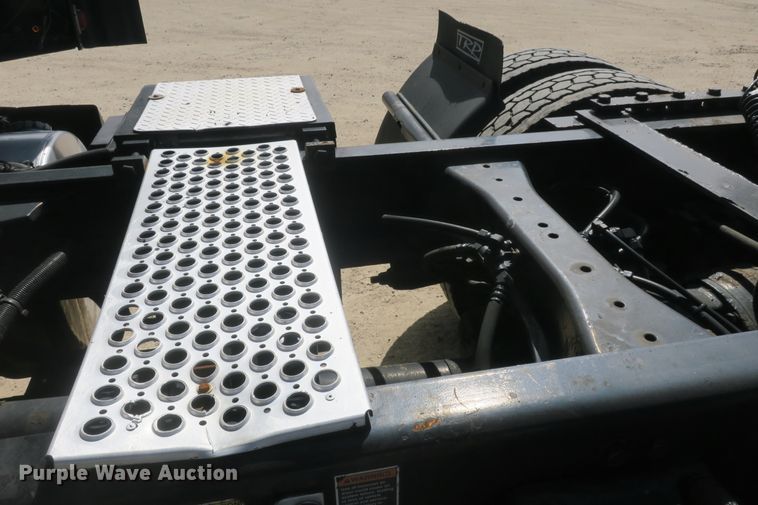 image for item DF5091 2011 Kenworth T660 semi truck