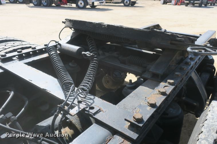 image for item DF5091 2011 Kenworth T660 semi truck