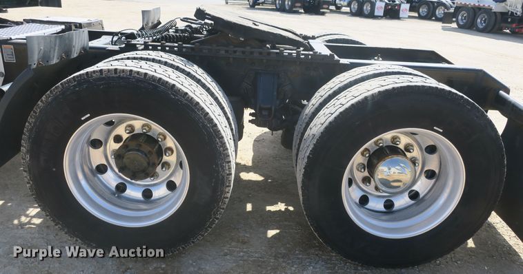 image for item DF5091 2011 Kenworth T660 semi truck