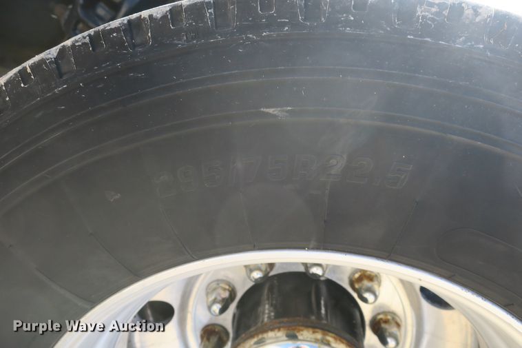 image for item DF5091 2011 Kenworth T660 semi truck