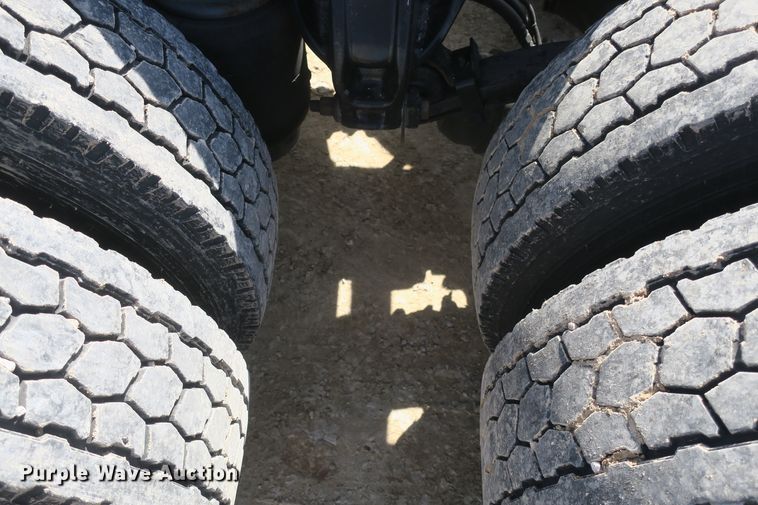 image for item DF5091 2011 Kenworth T660 semi truck