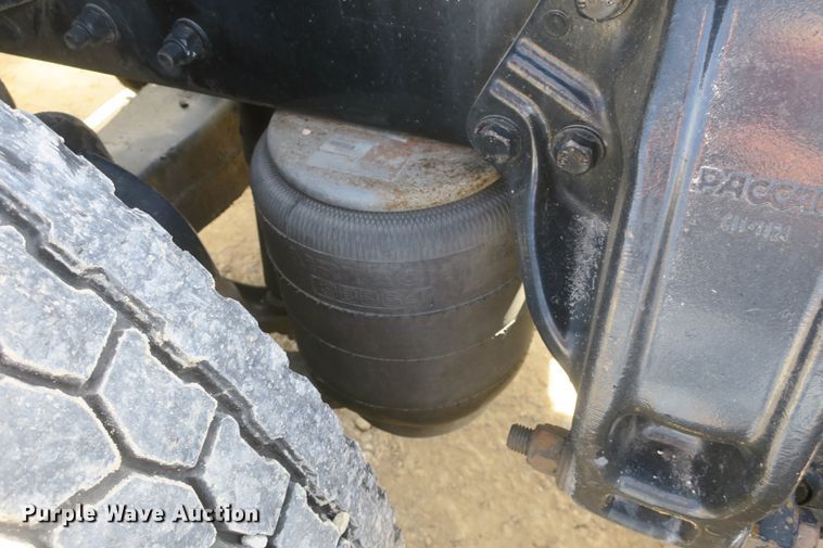 image for item DF5091 2011 Kenworth T660 semi truck