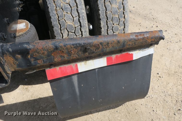 image for item DF5091 2011 Kenworth T660 semi truck