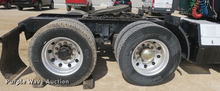 image for item DF5091 2011 Kenworth T660 semi truck