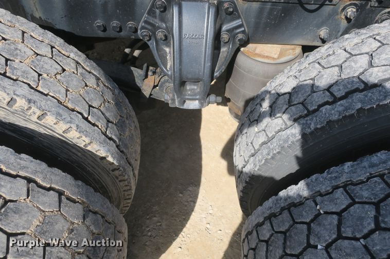 image for item DF5091 2011 Kenworth T660 semi truck