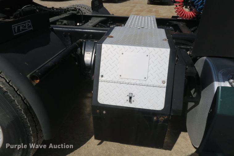 image for item DF5091 2011 Kenworth T660 semi truck