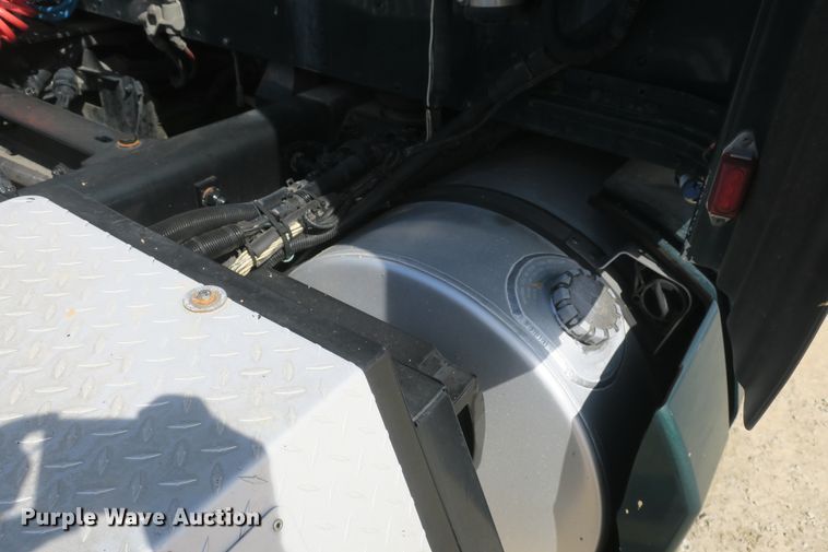 image for item DF5091 2011 Kenworth T660 semi truck