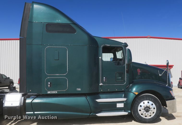 image for item DF5091 2011 Kenworth T660 semi truck