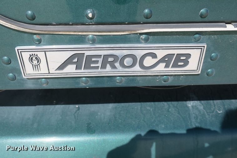 image for item DF5091 2011 Kenworth T660 semi truck