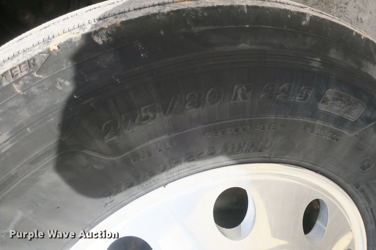 image for item DF5091 2011 Kenworth T660 semi truck