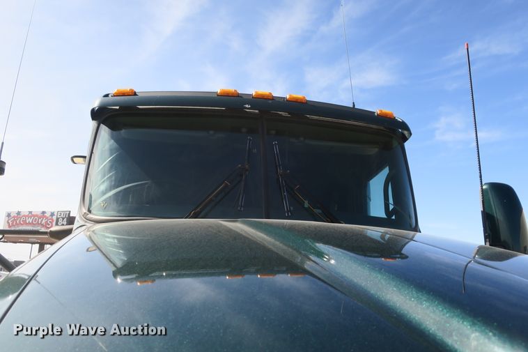 image for item DF5091 2011 Kenworth T660 semi truck