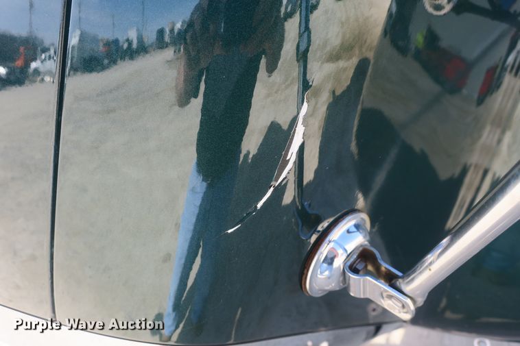 image for item DF5091 2011 Kenworth T660 semi truck