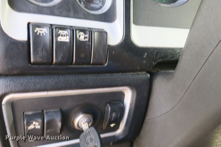 image for item DF5091 2011 Kenworth T660 semi truck